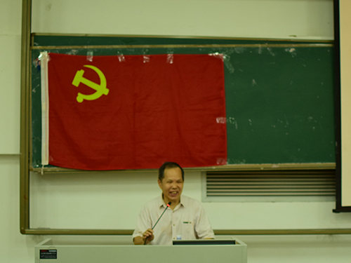 邱月生讲解“两学一做”
