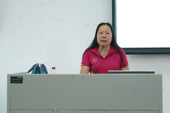 黄晓梅分析就业形势