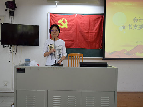 沈长霞进行培训