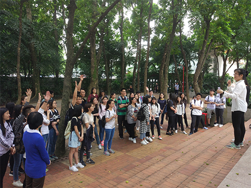 学员们积极竞答