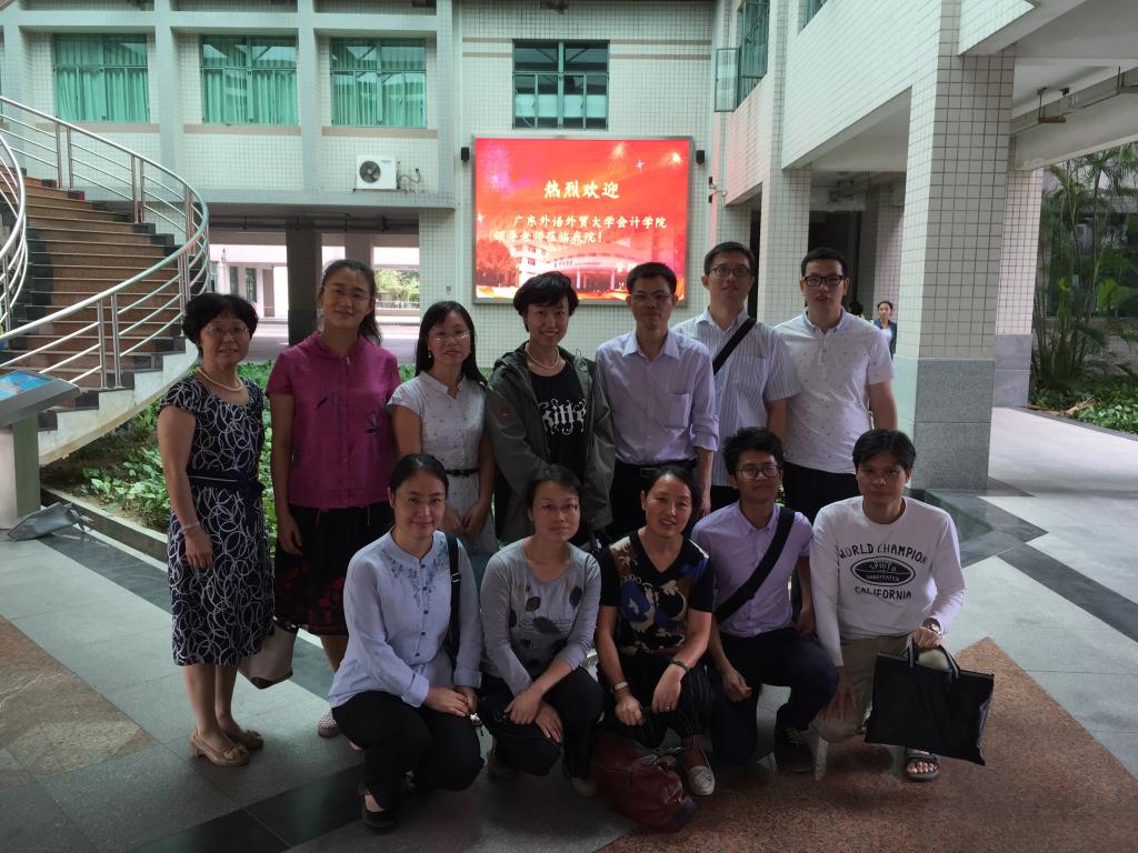 广外会计学院调研小组与广工管理学院代表及金蝶公司代表合影